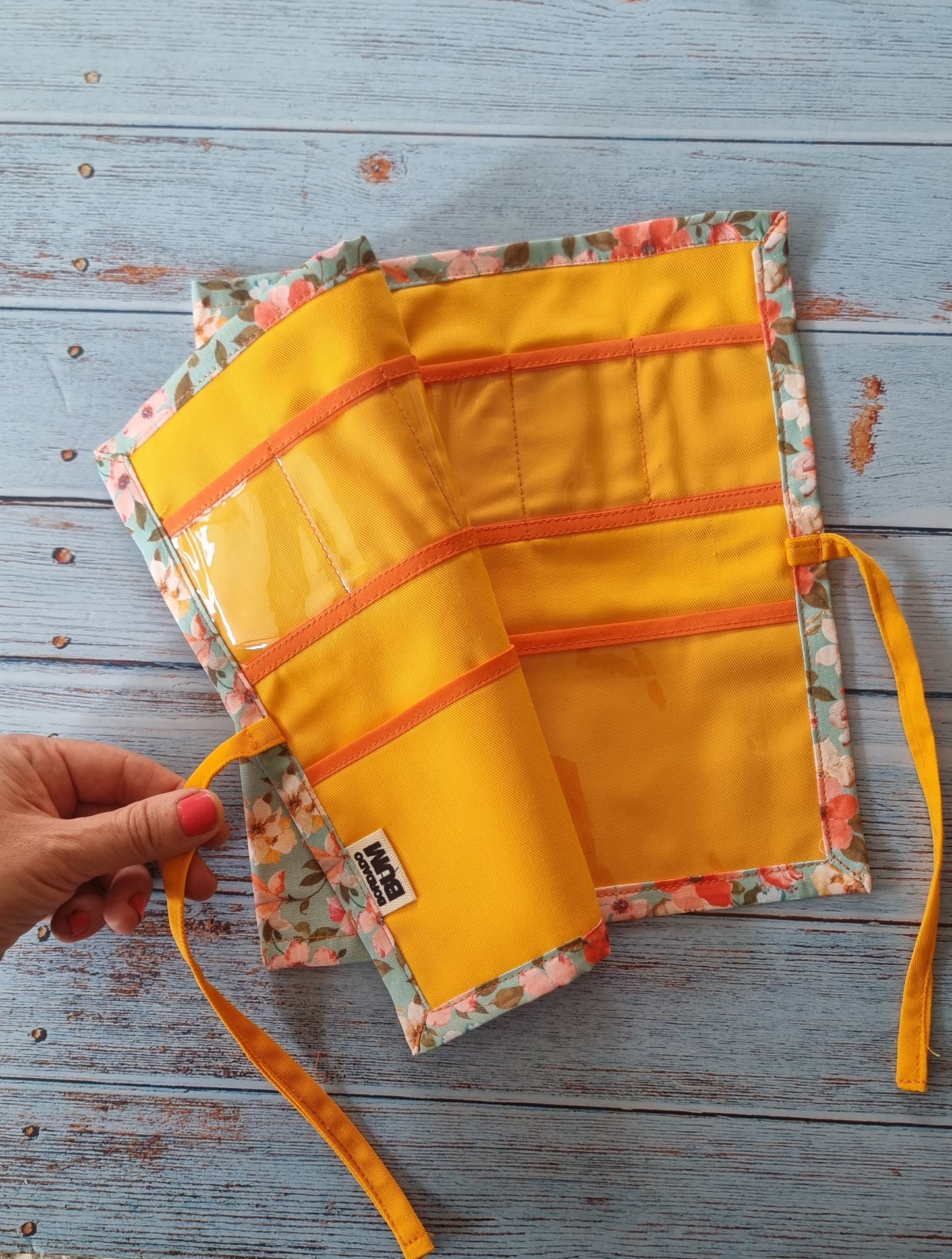 Estuche Bruno /Flores fondo celeste